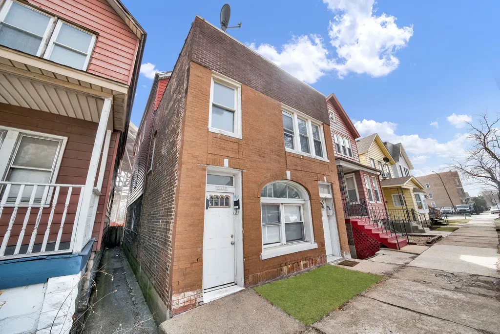9953 South Avenue M W Chicago IL 60617