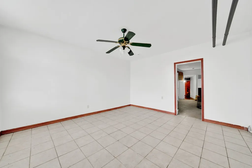 9953 South Avenue M W Chicago IL 60617