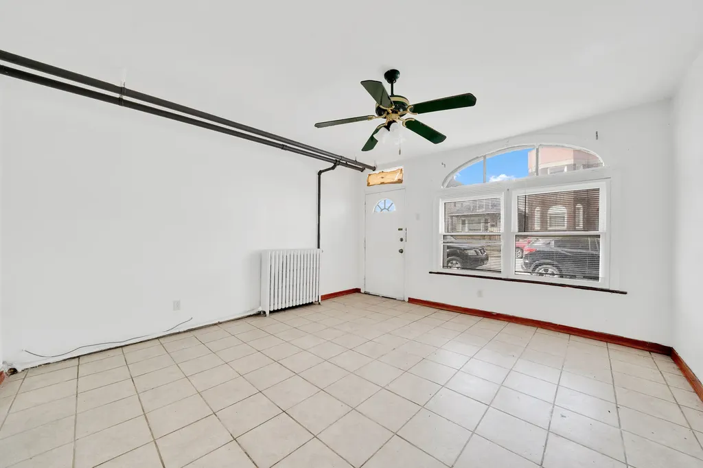 9953 South Avenue M W Chicago IL 60617