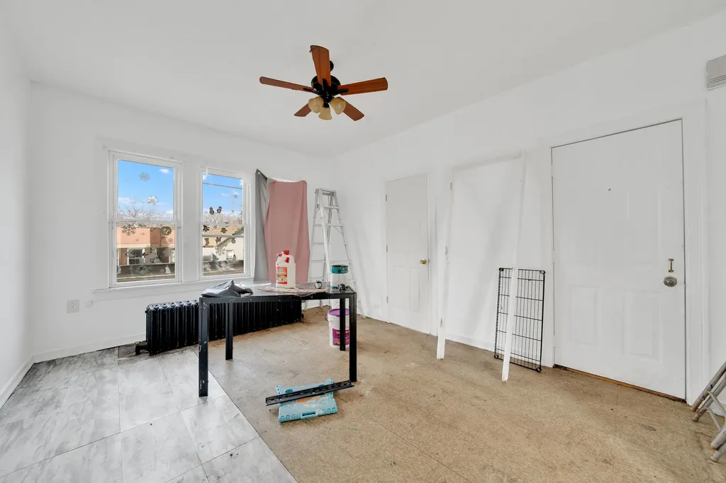 9953 South Avenue M W Chicago IL 60617