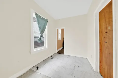 9953 South Avenue M W Chicago IL 60617