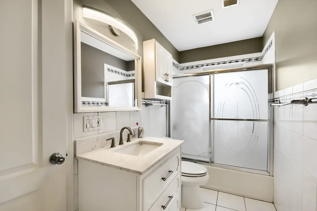 5310 North Lockwood Avenue Chicago IL 60630