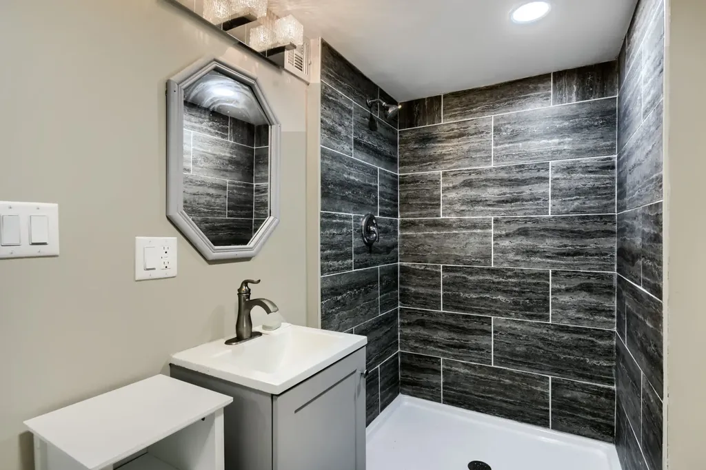 5310 North Lockwood Avenue Chicago IL 60630