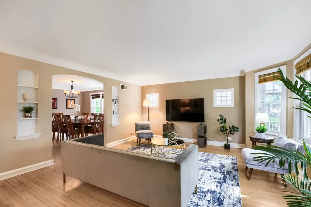 5310 North Lockwood Avenue Chicago IL 60630