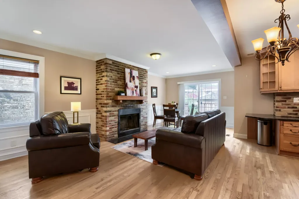 5310 North Lockwood Avenue Chicago IL 60630