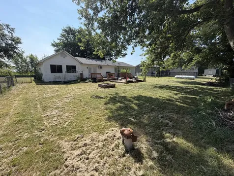 1995 North 1950 Road E Watseka IL 60970