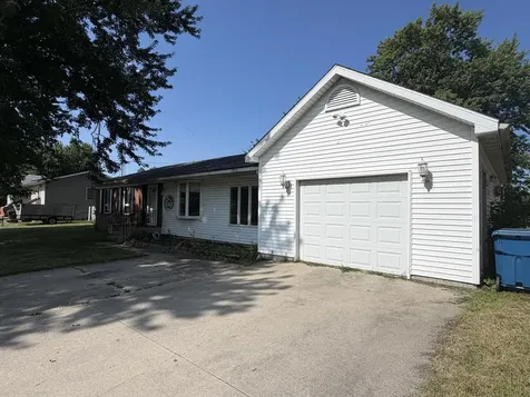 1995 North 1950 Road E Watseka IL 60970
