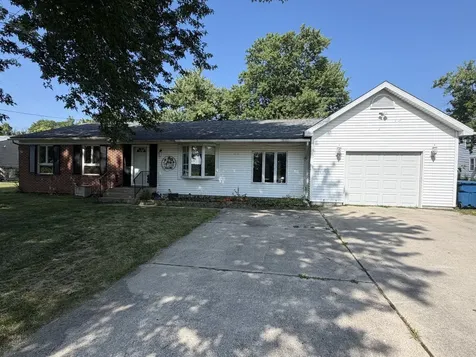 1995 North 1950 Road E Watseka IL 60970