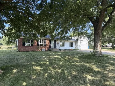 1995 North 1950 Road E Watseka IL 60970