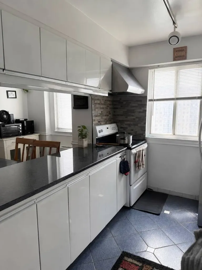 7061 North Kedzie Avenue Chicago IL 60645