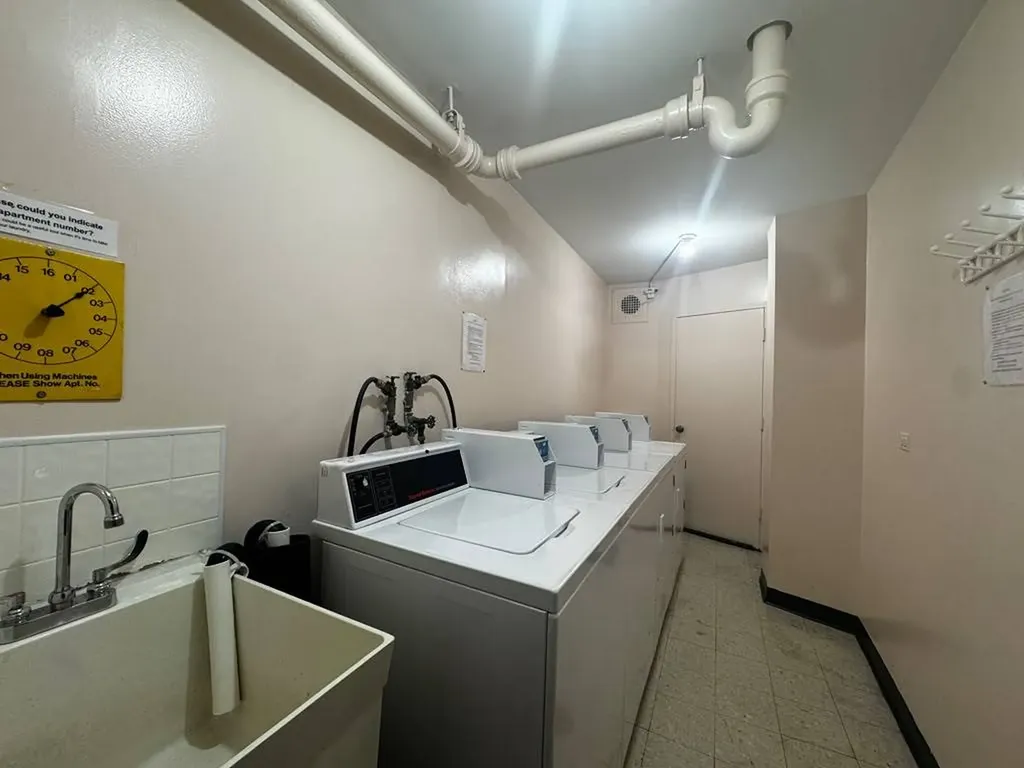 7061 North Kedzie Avenue Chicago IL 60645