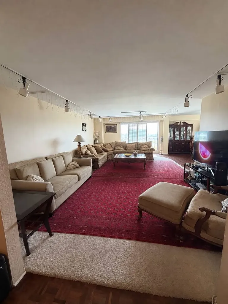 7061 North Kedzie Avenue Chicago IL 60645