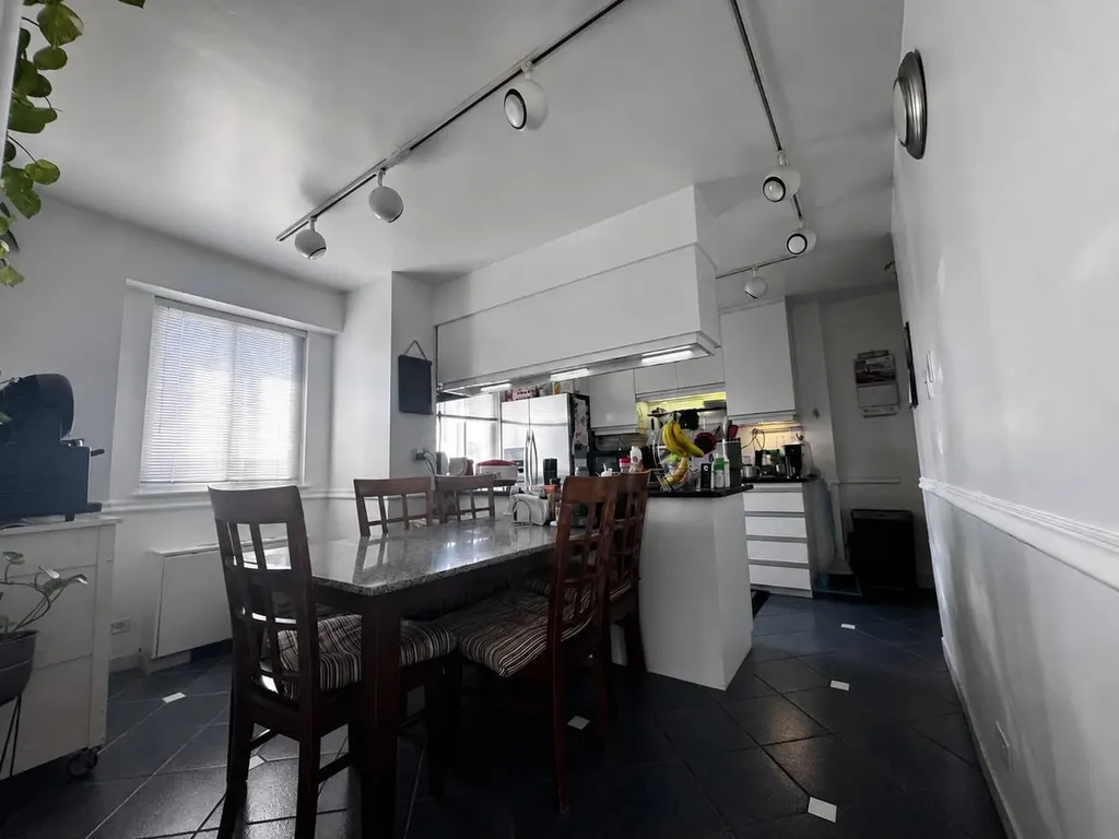 7061 North Kedzie Avenue Chicago IL 60645