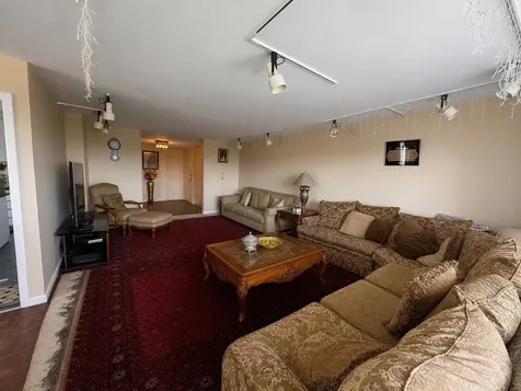 7061 North Kedzie Avenue Chicago IL 60645