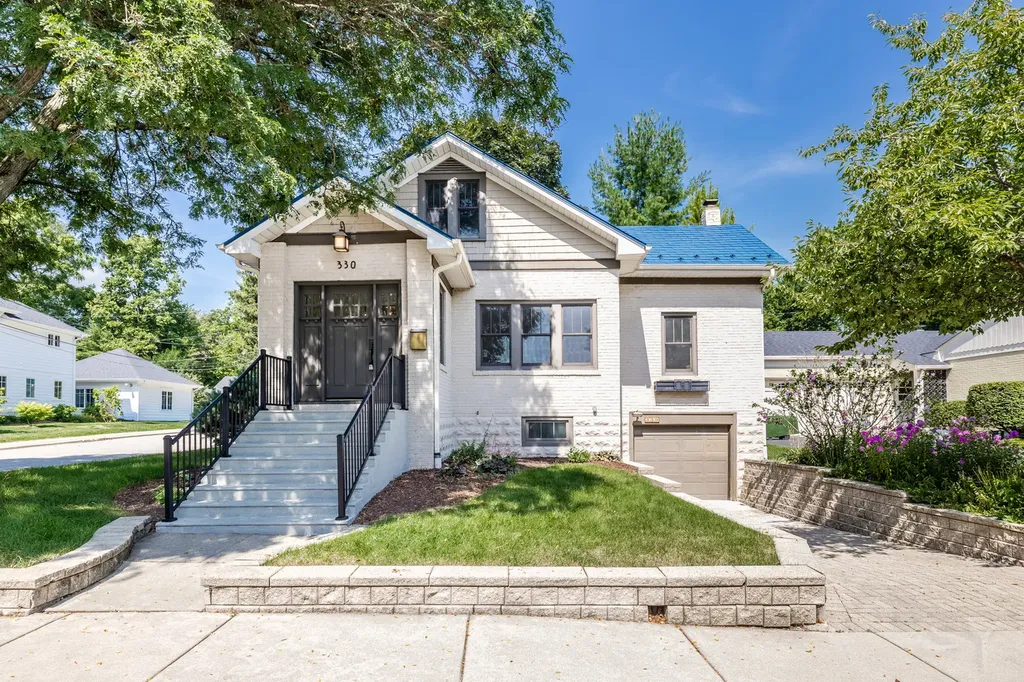 330 South River Lane Geneva IL 60134