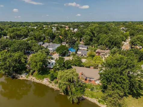 330 South River Lane Geneva IL 60134