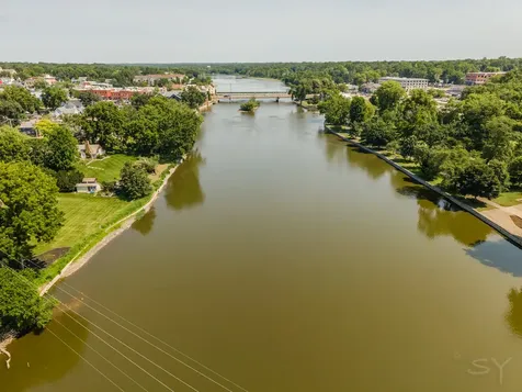 330 South River Lane Geneva IL 60134
