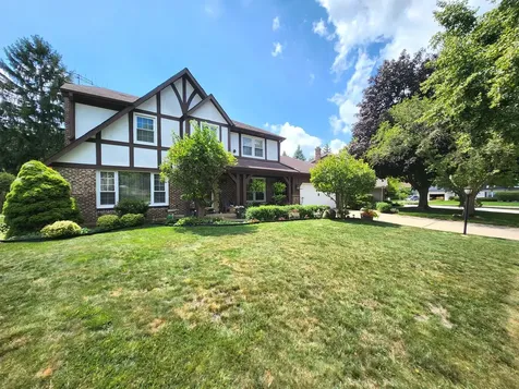 709 Garfield Avenue Libertyville IL 60048