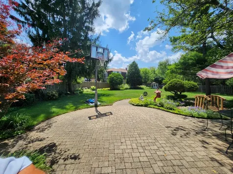 709 Garfield Avenue Libertyville IL 60048
