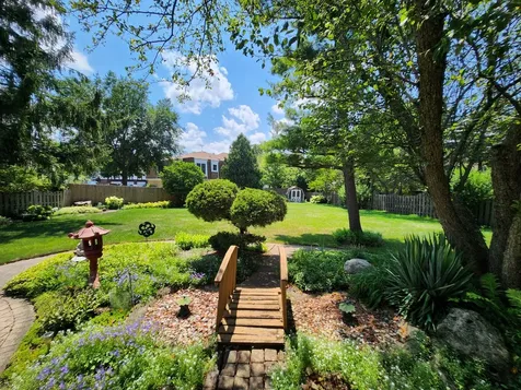 709 Garfield Avenue Libertyville IL 60048