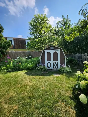 709 Garfield Avenue Libertyville IL 60048