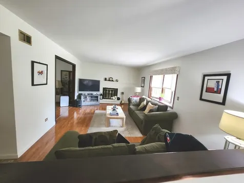 709 Garfield Avenue Libertyville IL 60048