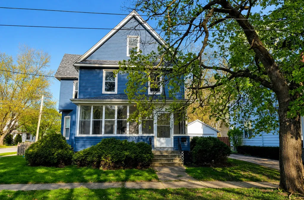 121 North May Street Aurora IL 60506