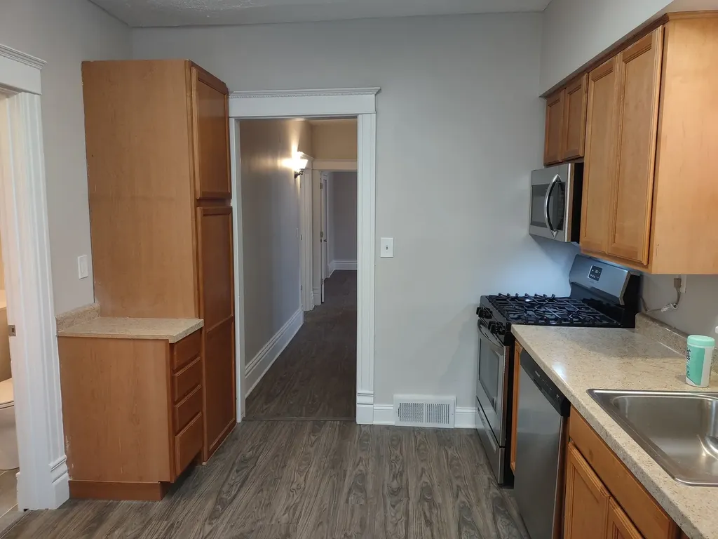 121 North May Street Aurora IL 60506