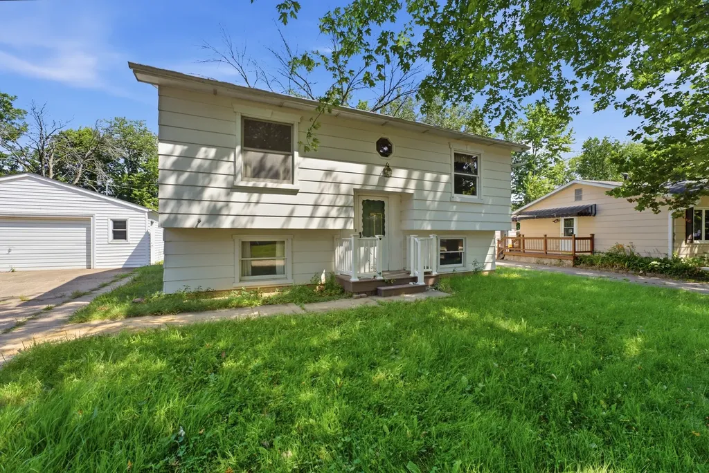 1119 94TH Avenue W Rock Island IL 61201
