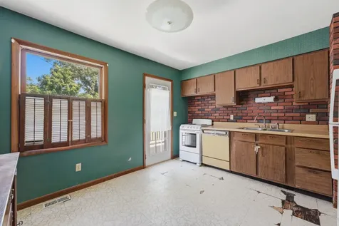 1119 94TH Avenue W Rock Island IL 61201