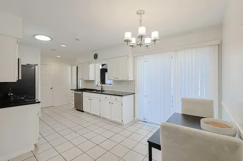 521 Edgewood Lane Elk Grove Village IL 60007