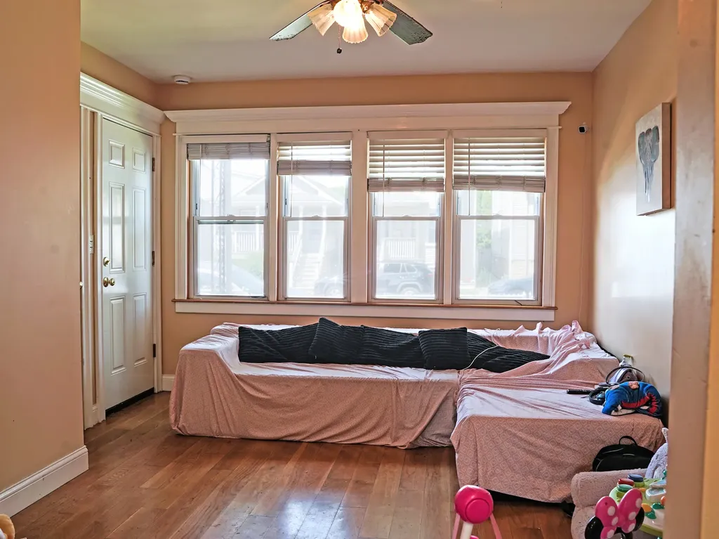 637 West 46th Place Chicago IL 60609