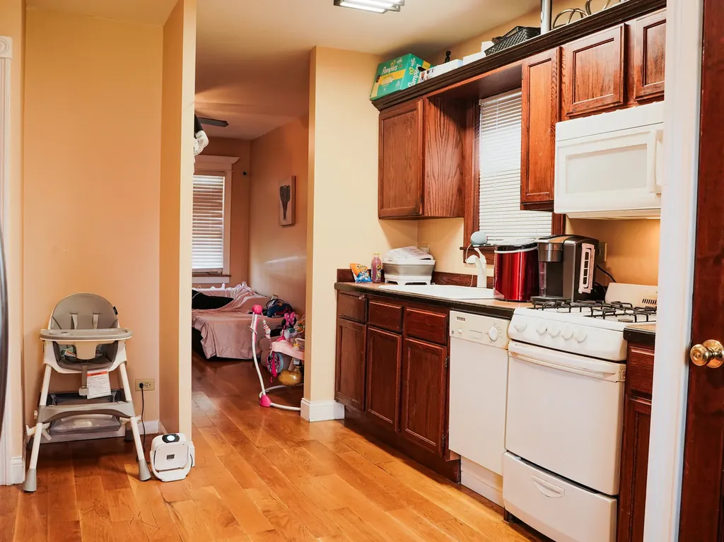 637 West 46th Place Chicago IL 60609