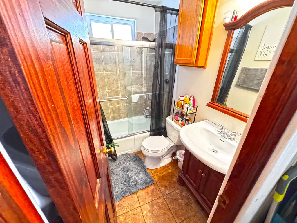 637 West 46th Place Chicago IL 60609