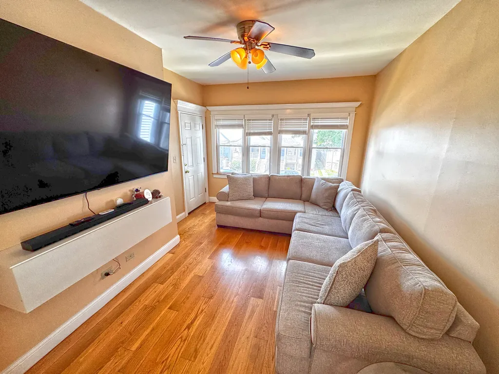 637 West 46th Place Chicago IL 60609