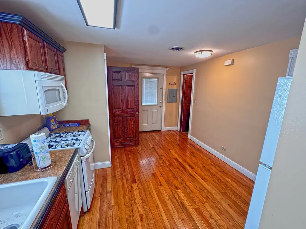 637 West 46th Place Chicago IL 60609