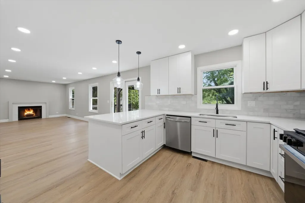 308 Homewood Drive Bolingbrook IL 60440