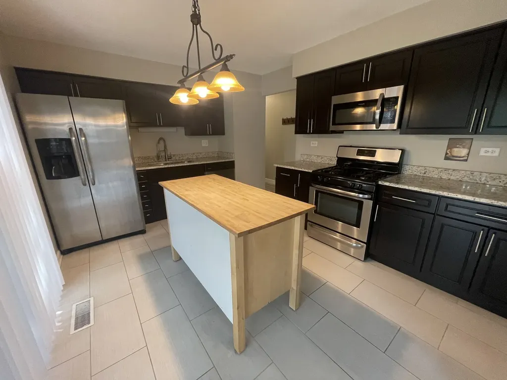 337 Merlin Court Bolingbrook IL 60440