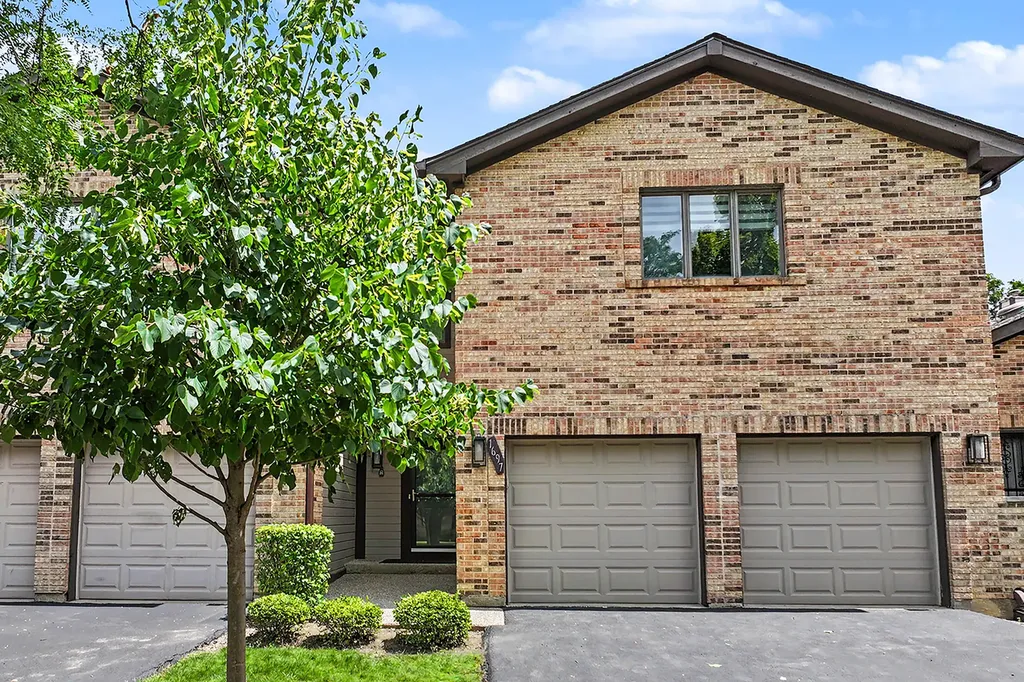 1697 Pebble Beach Drive Hoffman Estates IL 60169