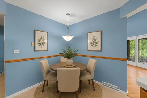 1697 Pebble Beach Drive Hoffman Estates IL 60169