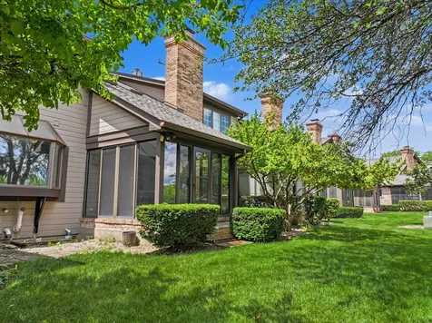 1697 Pebble Beach Drive Hoffman Estates IL 60169