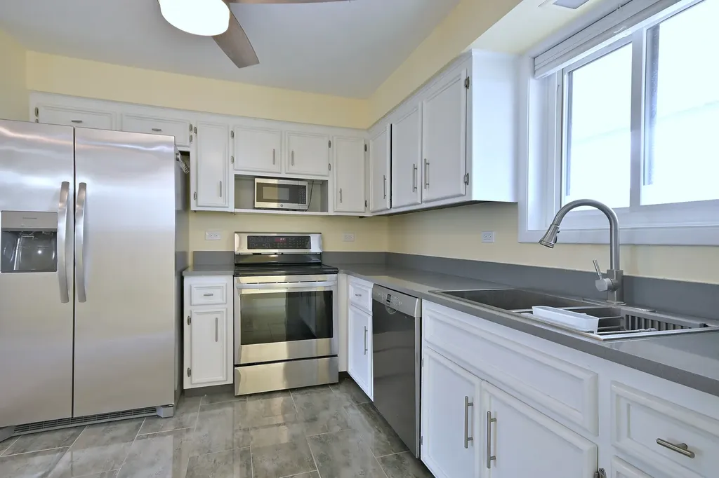 6221 North Niagara Avenue Chicago IL 60631