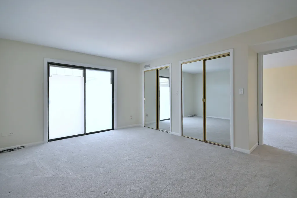 6221 North Niagara Avenue Chicago IL 60631