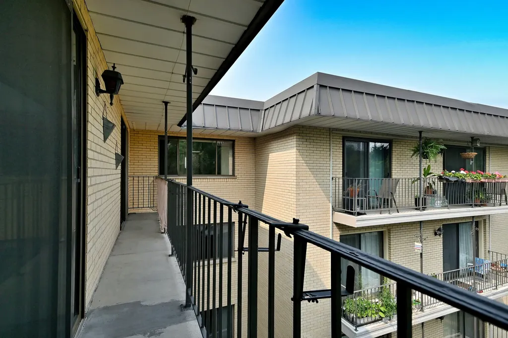 6221 North Niagara Avenue Chicago IL 60631