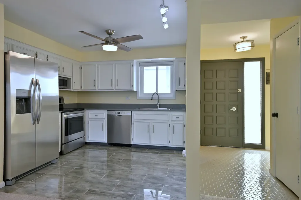 6221 North Niagara Avenue Chicago IL 60631