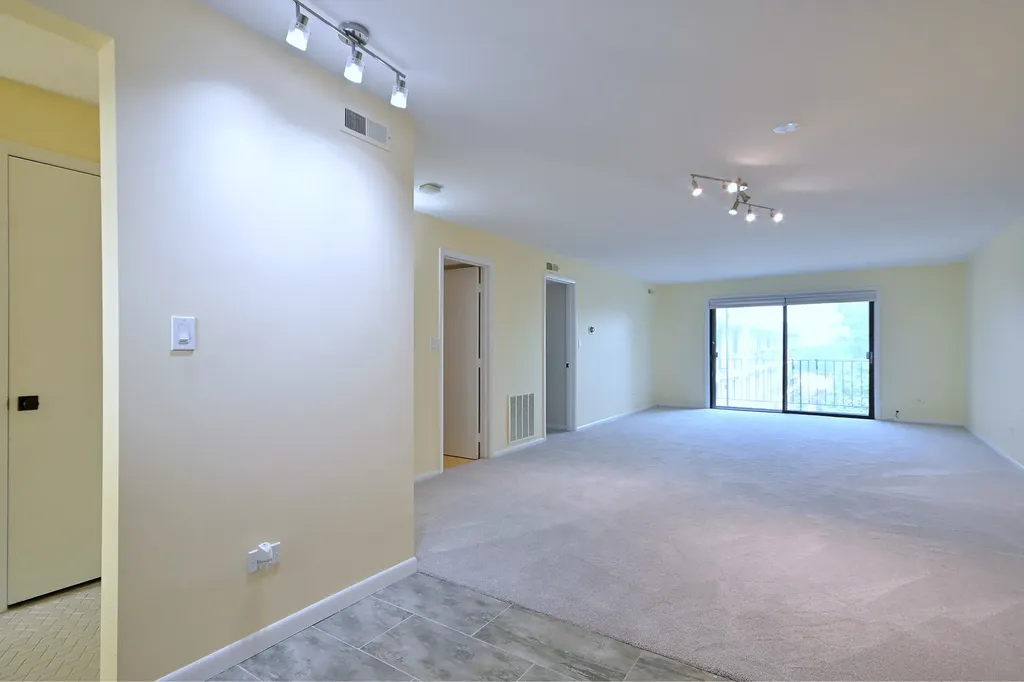 6221 North Niagara Avenue Chicago IL 60631