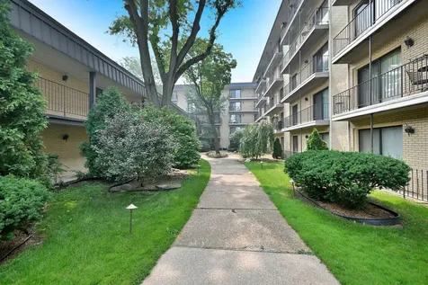 6221 North Niagara Avenue Chicago IL 60631