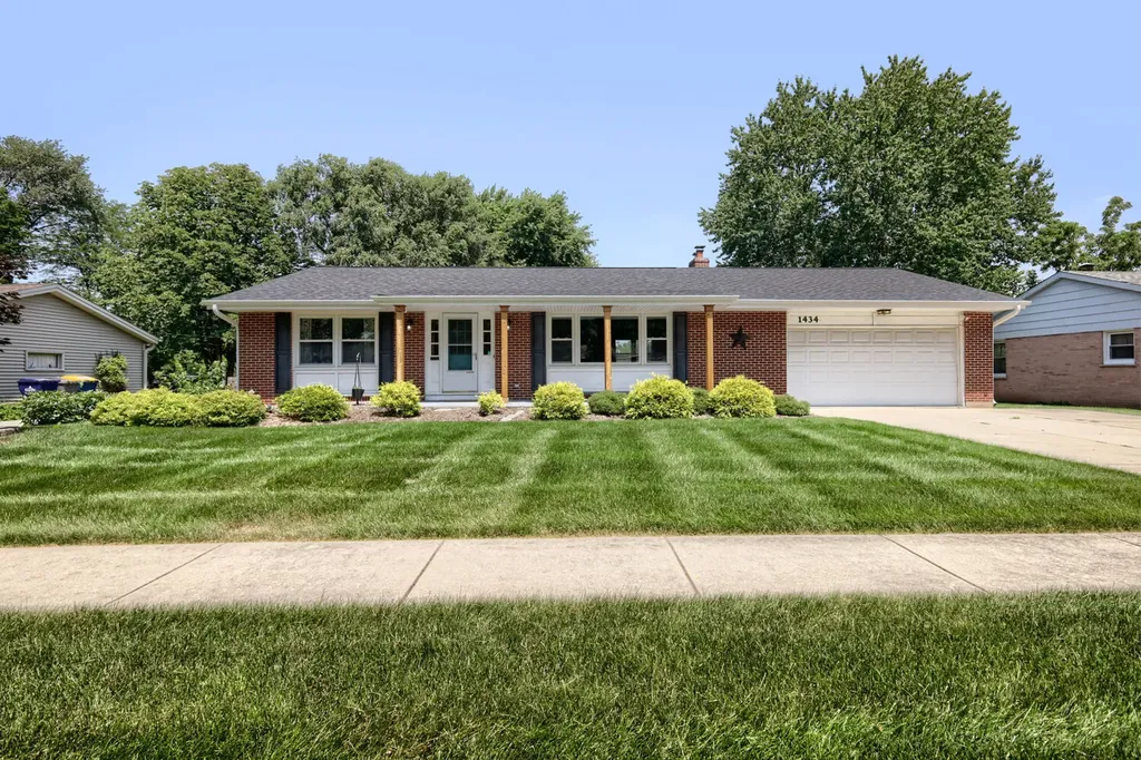 1434 Maple Lane Elgin IL 60123