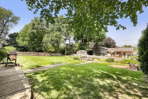1434 Maple Lane Elgin IL 60123