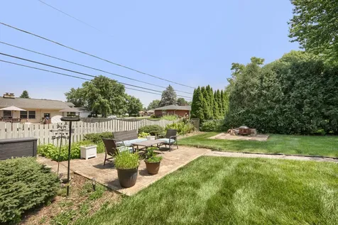 1434 Maple Lane Elgin IL 60123